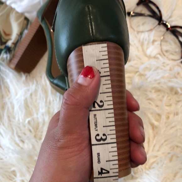 Olive green heels - Picture 4 of 8